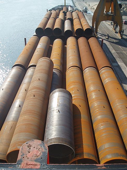 Loading of pipes for construction work